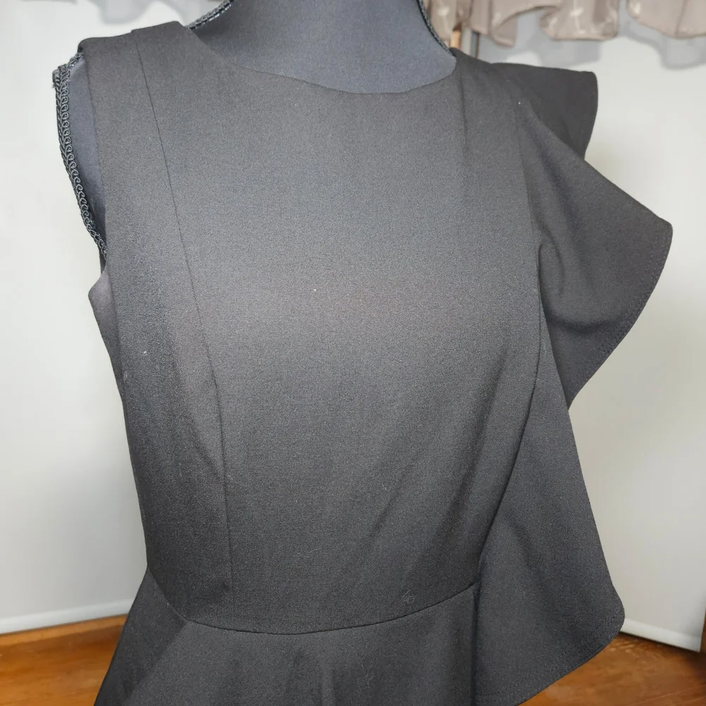 Calvin Klein Elegant Black Ruffle Dress • Fair Condition • Size 6 - Picture 4 of 11